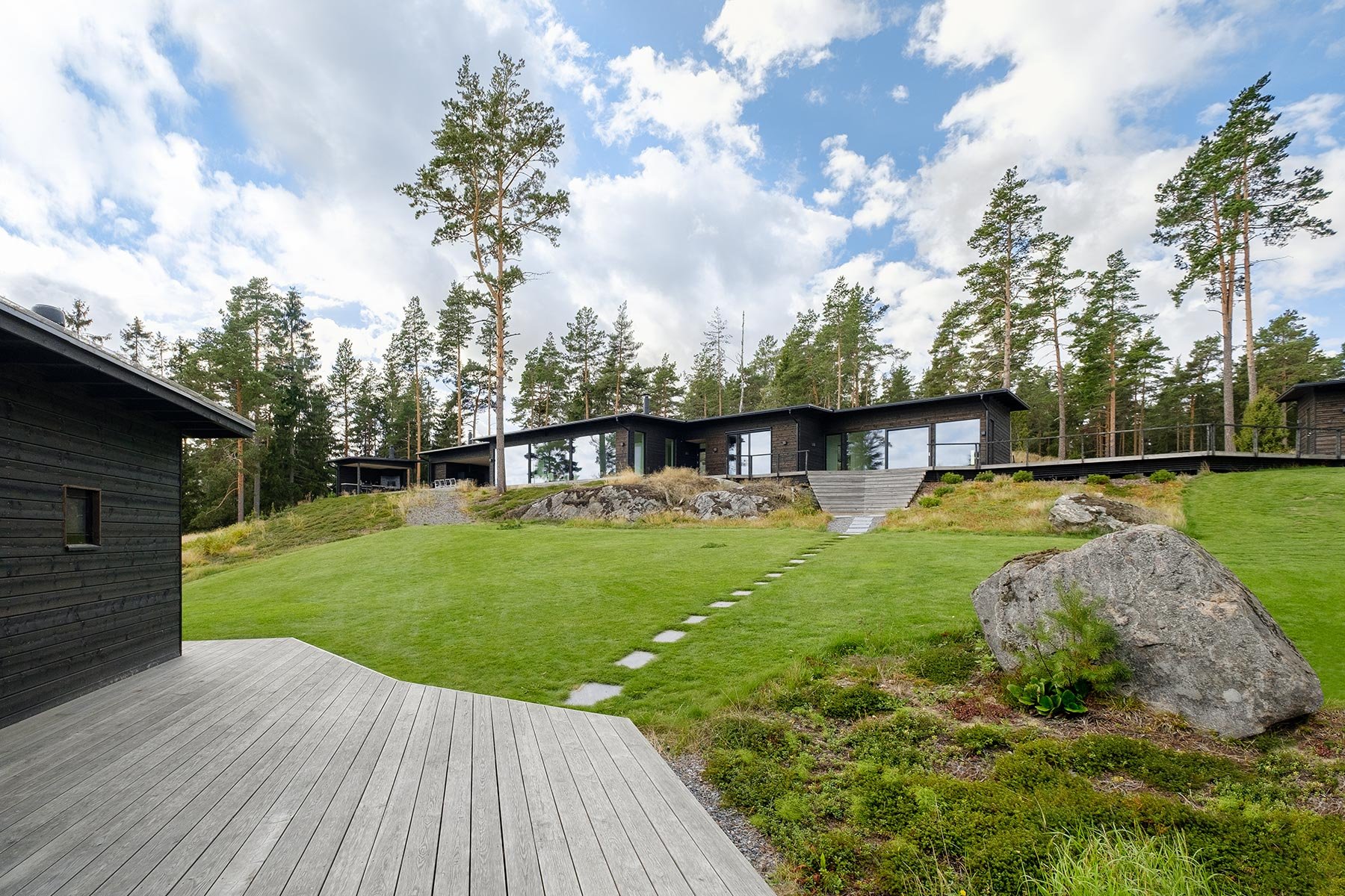 Huvila, sauna ja aitta Tammisaaressa