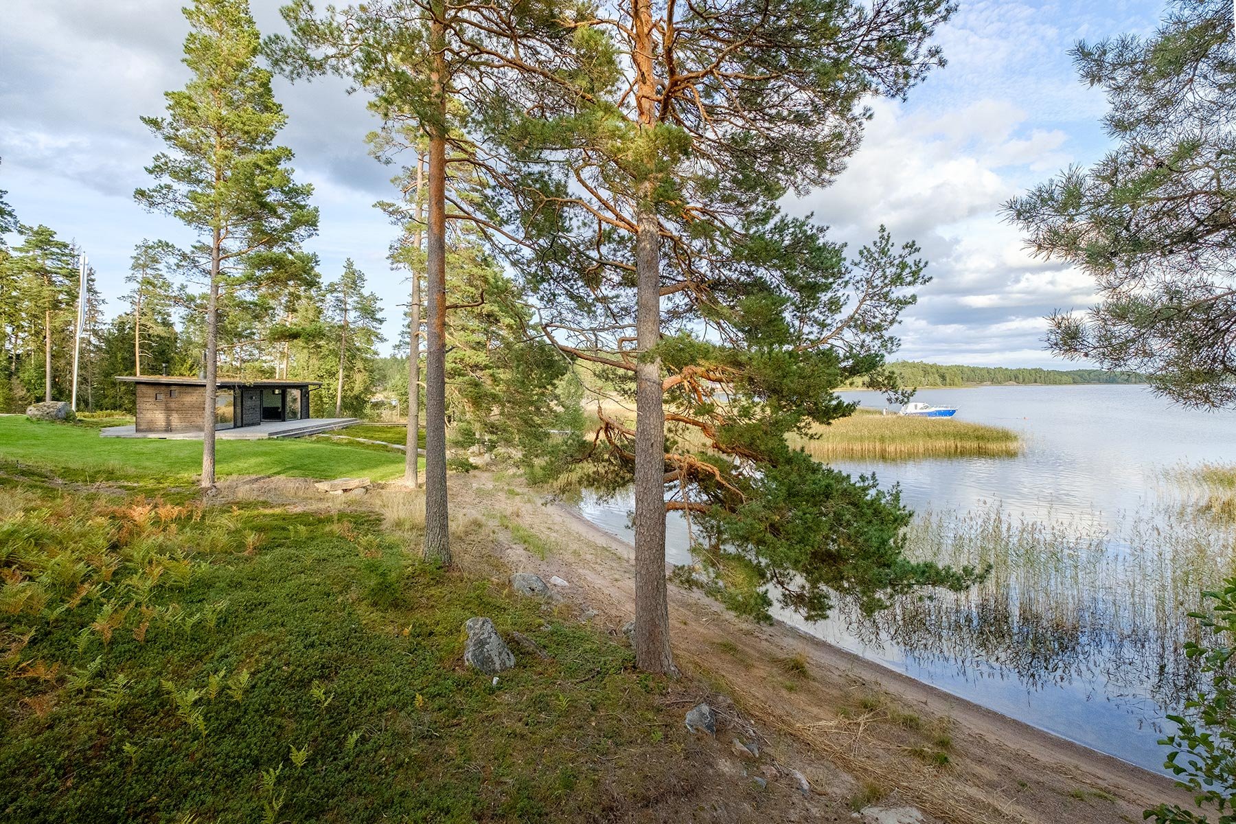 Huvila, sauna ja aitta Tammisaaressa