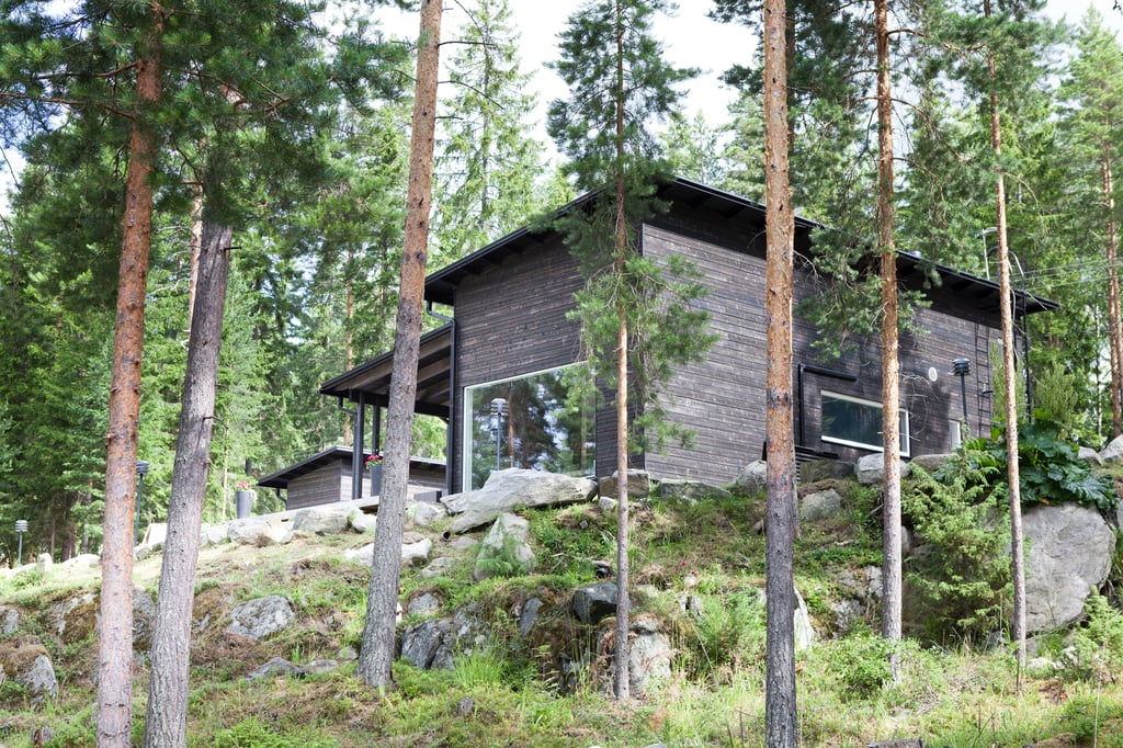 Musta huvila Korpilahdella